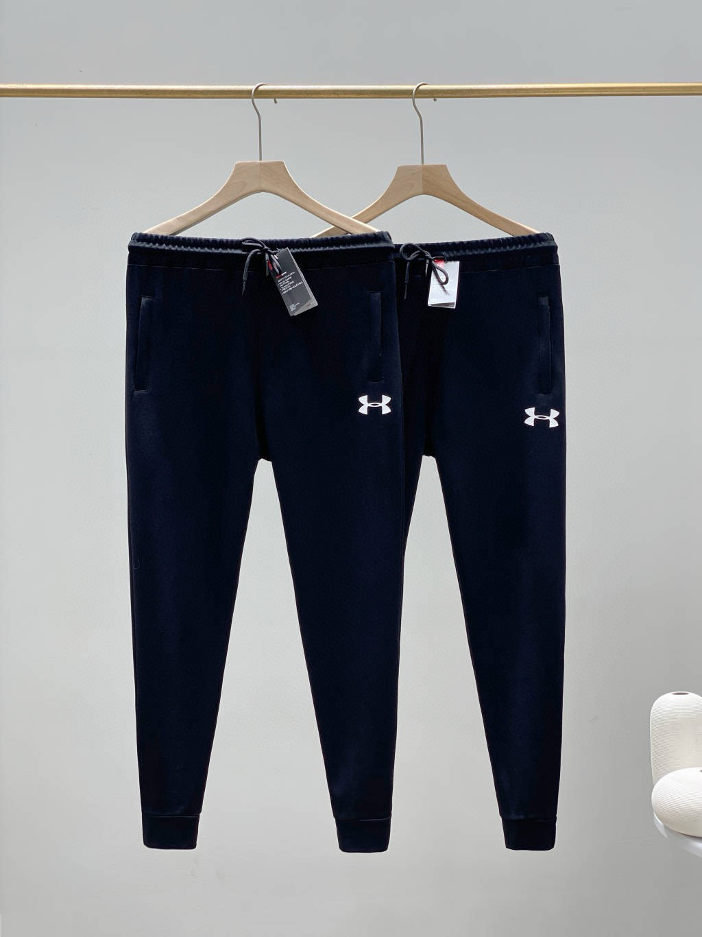Under Armour sports cuffs sweatpants 