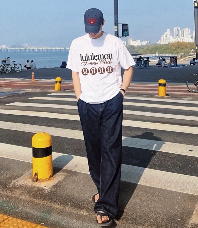 Elegant Lululemon Short-Sleeved T-shirt for Couples with Unique Print Round Neck Design