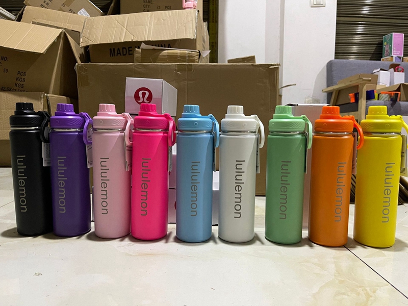 lulu same style sports water bottle outdoor thermos yoga water cup 710ML men and women sports fitness water bottle 