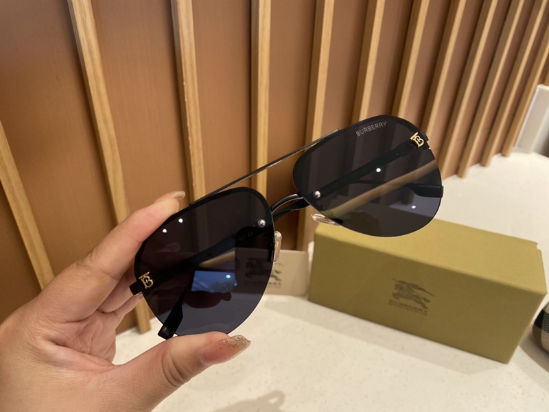 Burberry Sunglasses with Polarized UV Protection